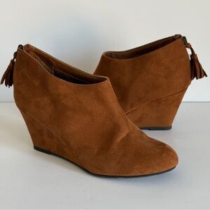 CL by Chinese Laundry Via Wedge Ankle Booties Brown - Back Zipper Tassel Sz 8.5M